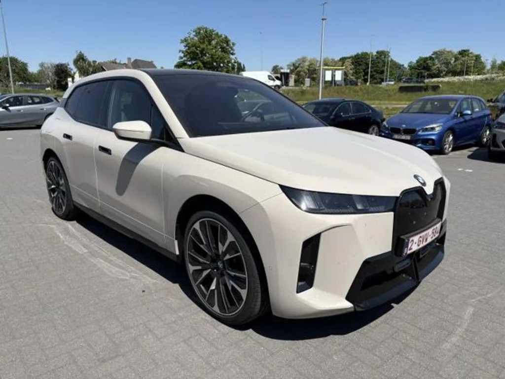 BMW iX