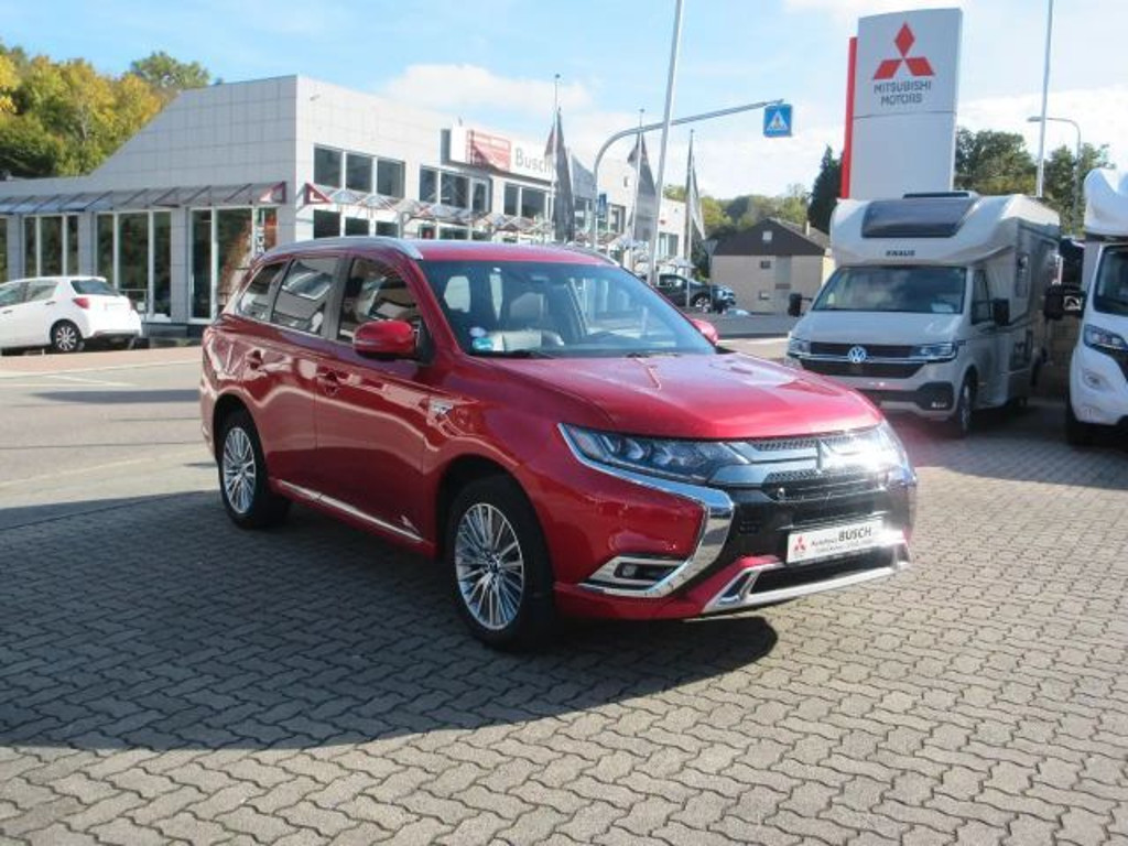 Mitsubishi Outlander Top
