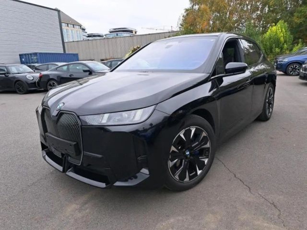 BMW iX