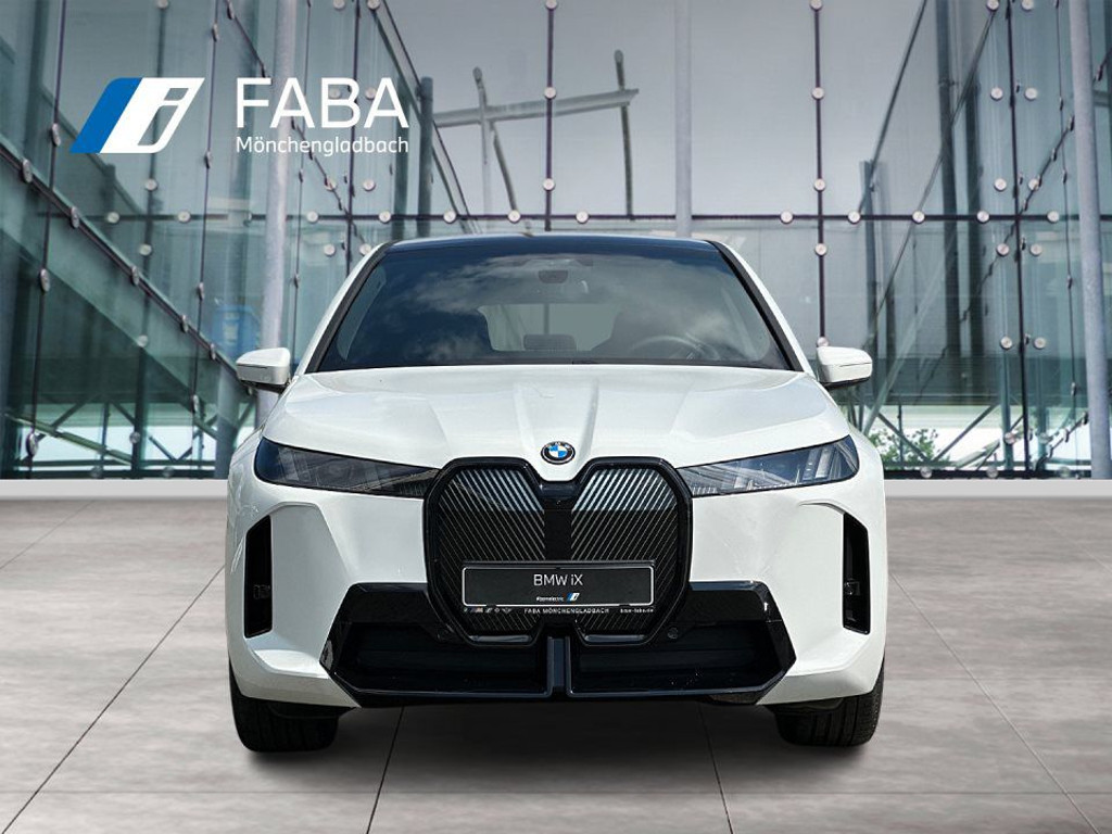 BMW iX