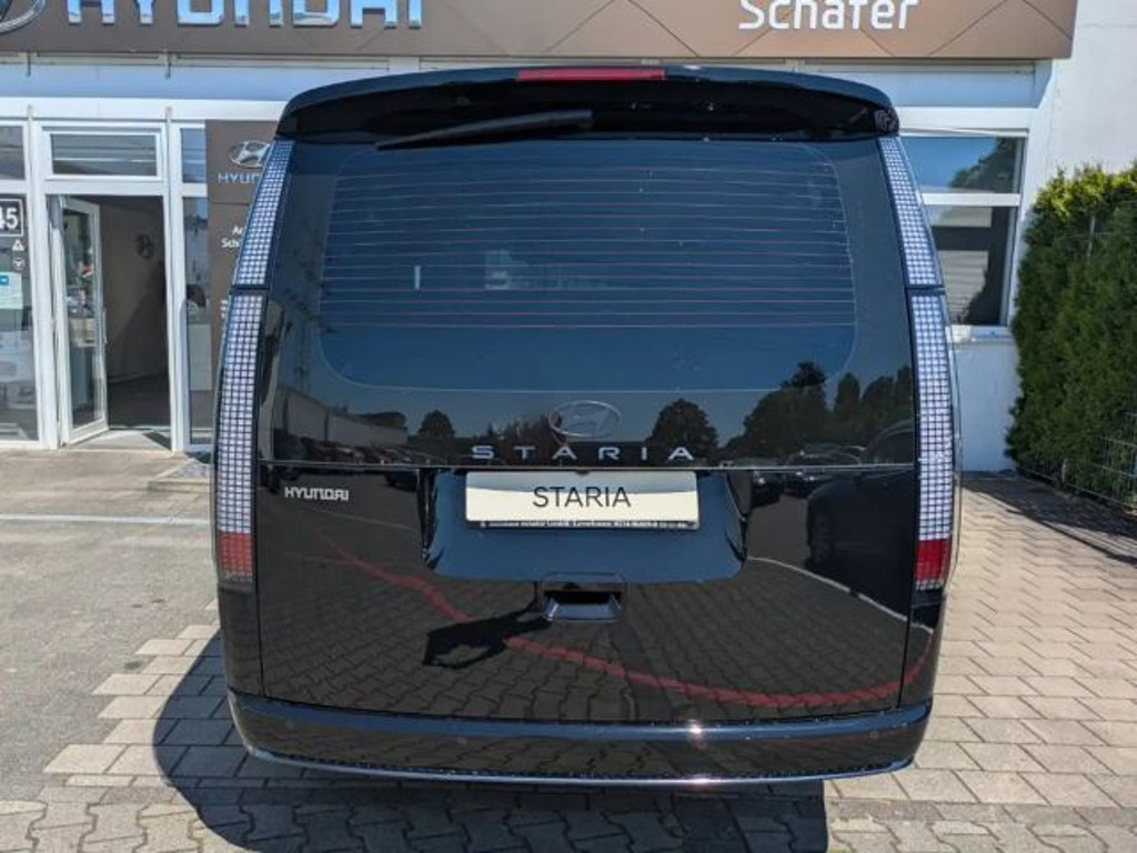 Hyundai Staria Signature