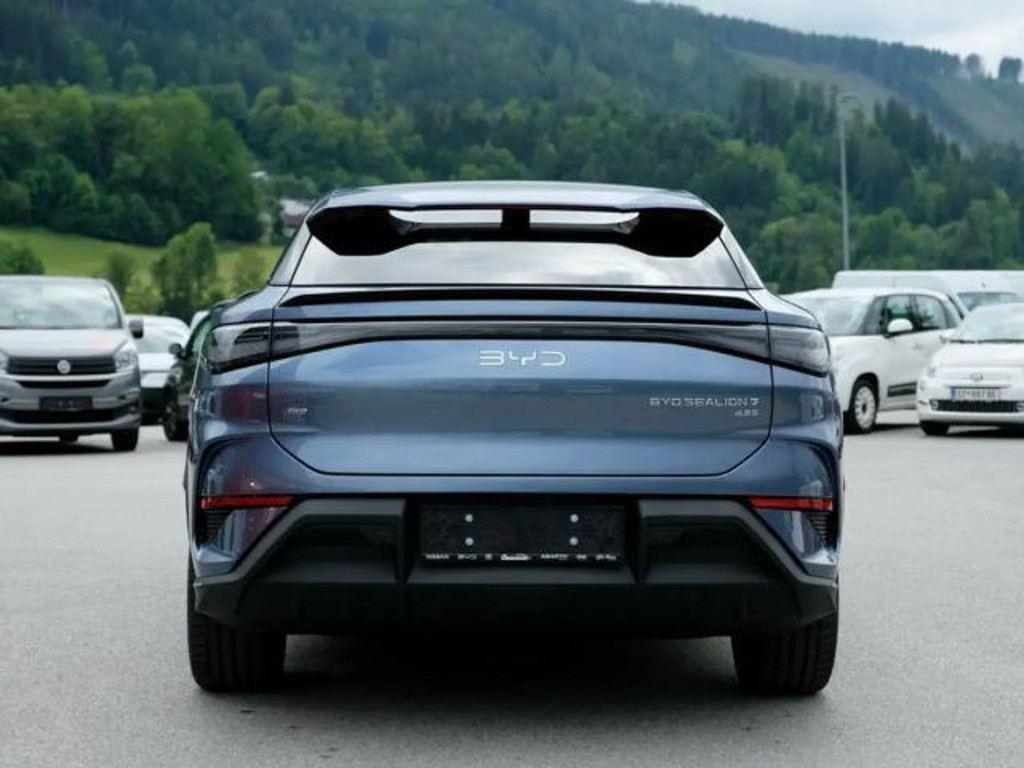BYD Sealion 7