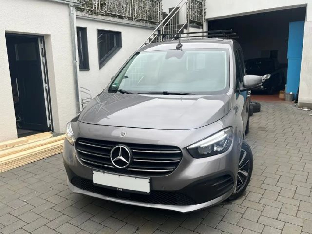 Mercedes-Benz T-Klasse EDITION 180d AUTOMATIK (8xRÄDER/NAVI)