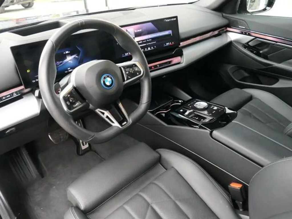 BMW i5