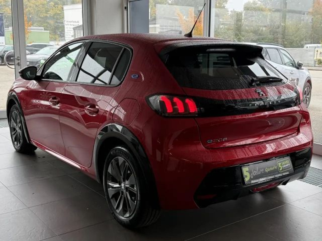 Peugeot e-208
