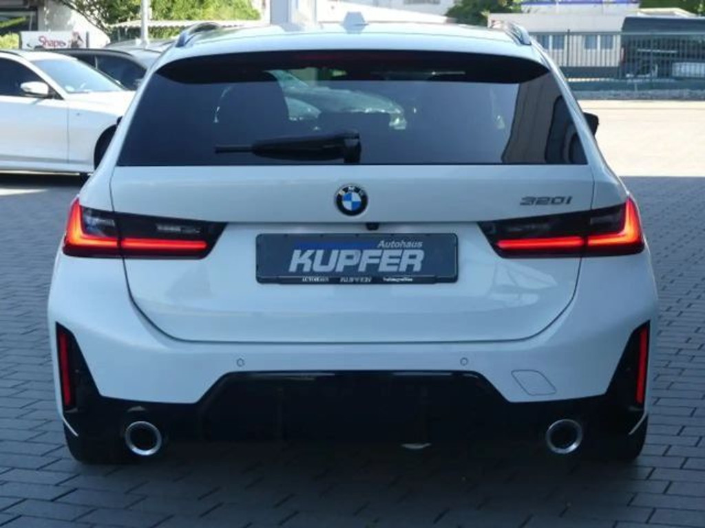 BMW 3 Serie 320 M-Sport Touring 320i