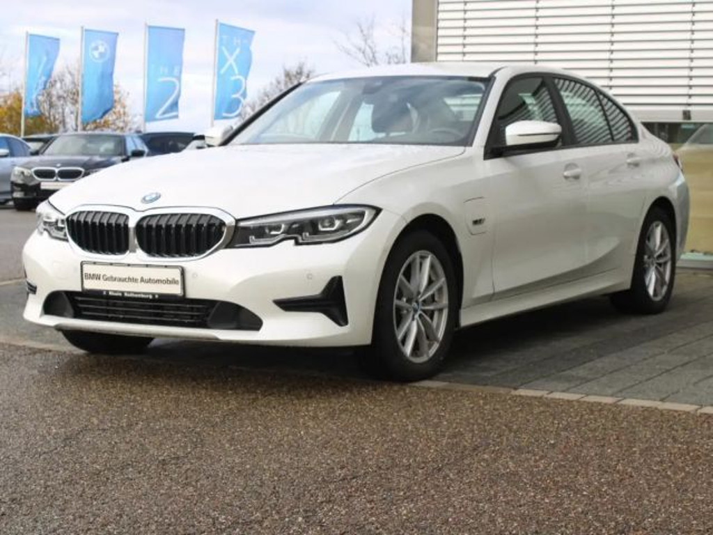 BMW 3 Serie 330 xDrive Advantage pakket Sedan 330e