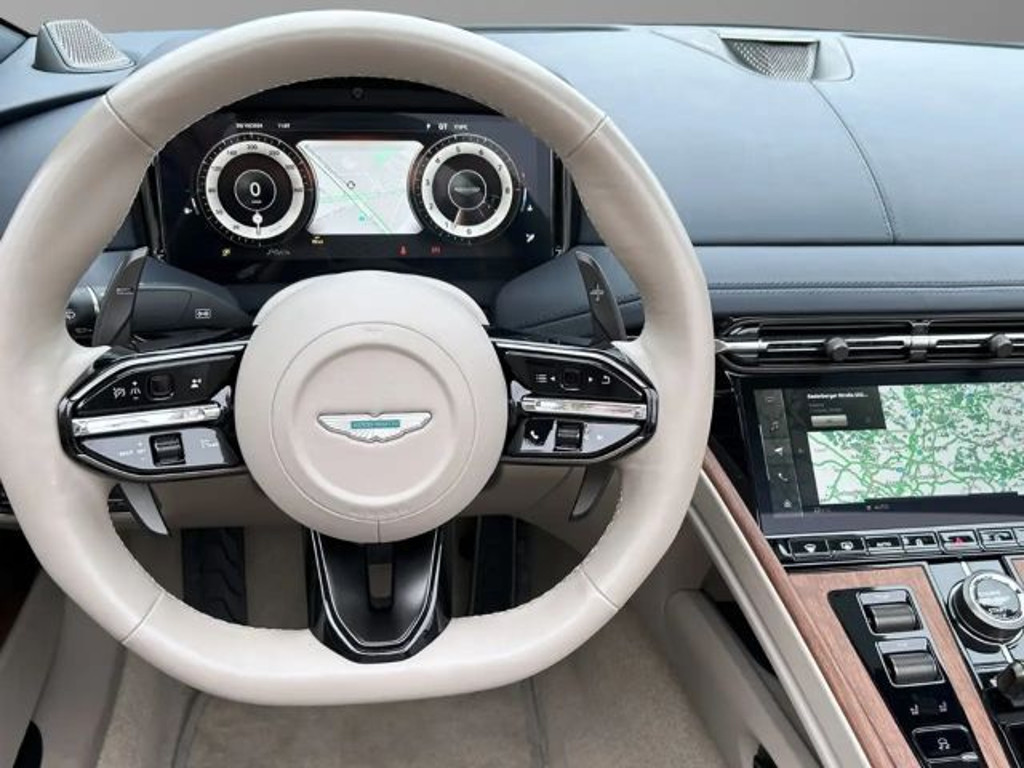 Aston Martin DB12