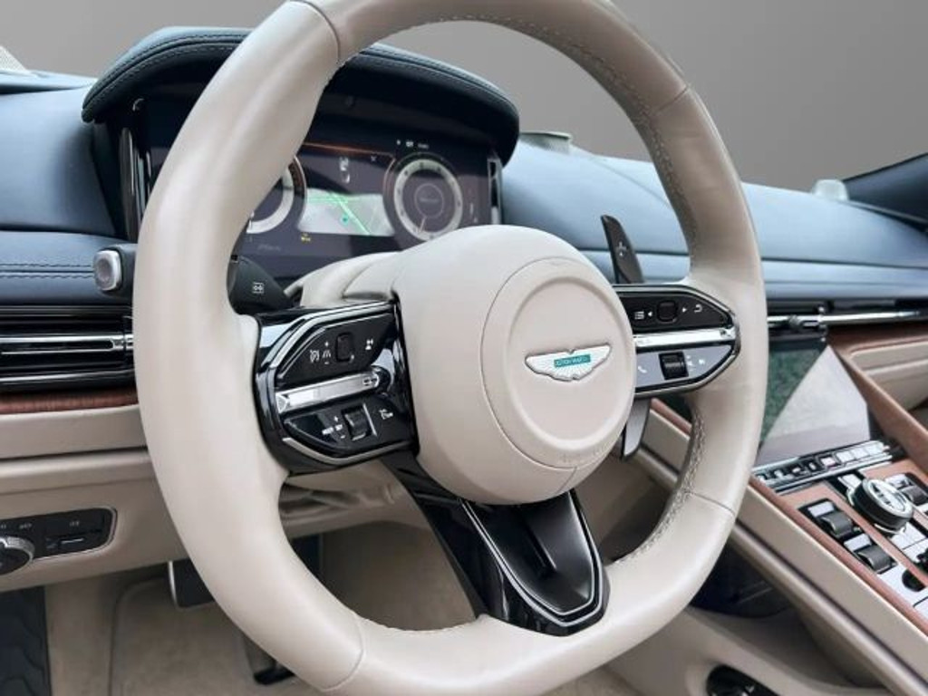 Aston Martin DB12