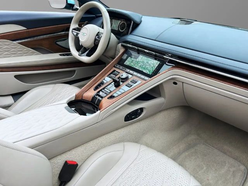Aston Martin DB12