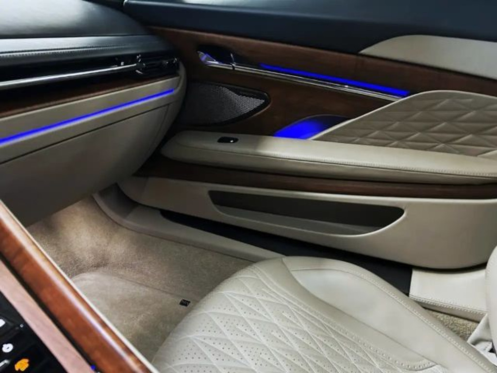 Aston Martin DB12