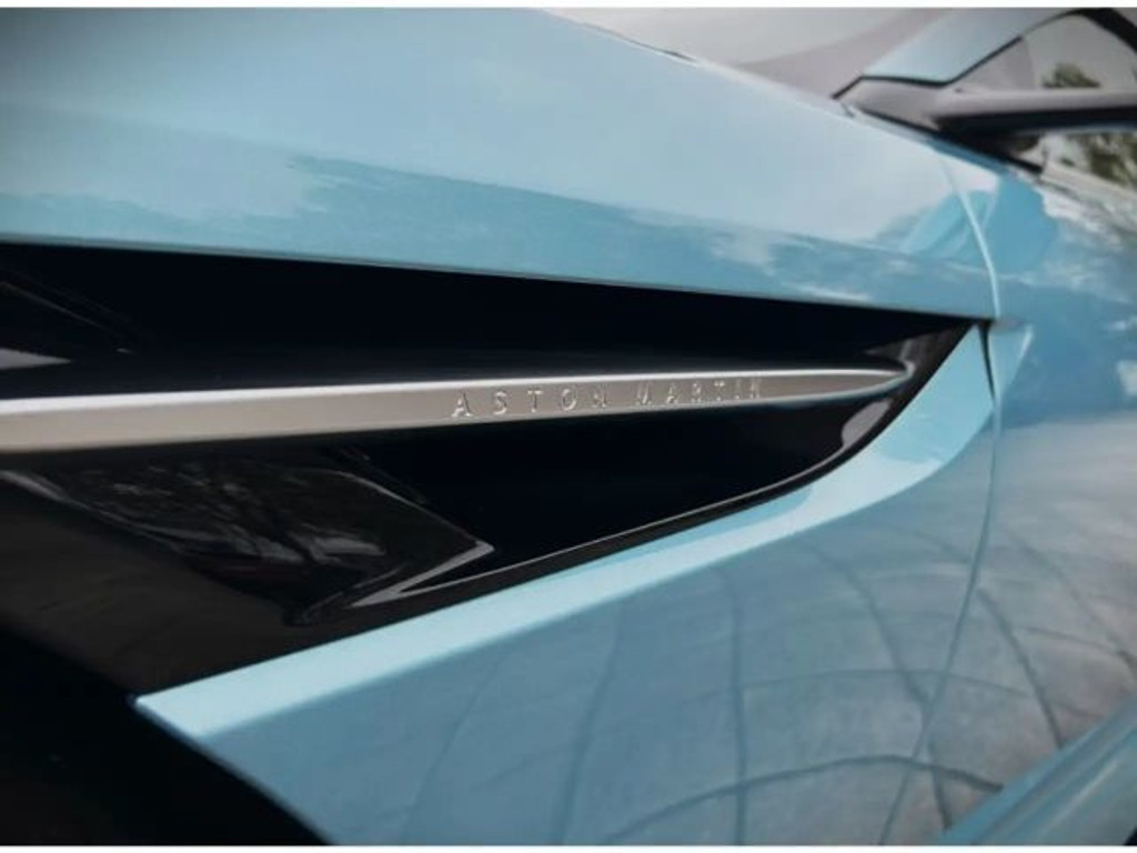 Aston Martin DB12