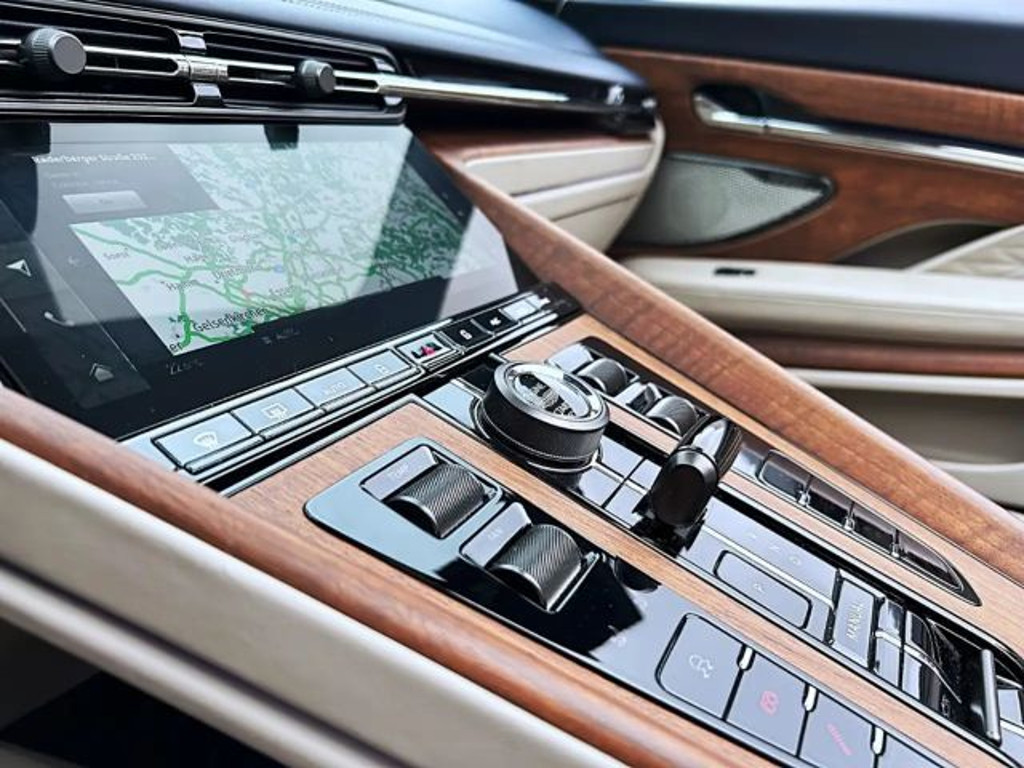 Aston Martin DB12