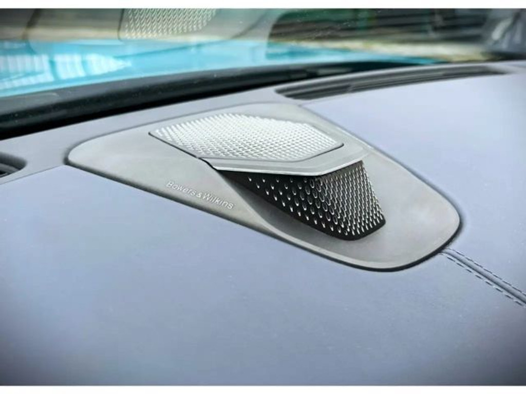 Aston Martin DB12