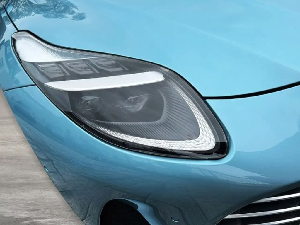 Aston Martin DB12