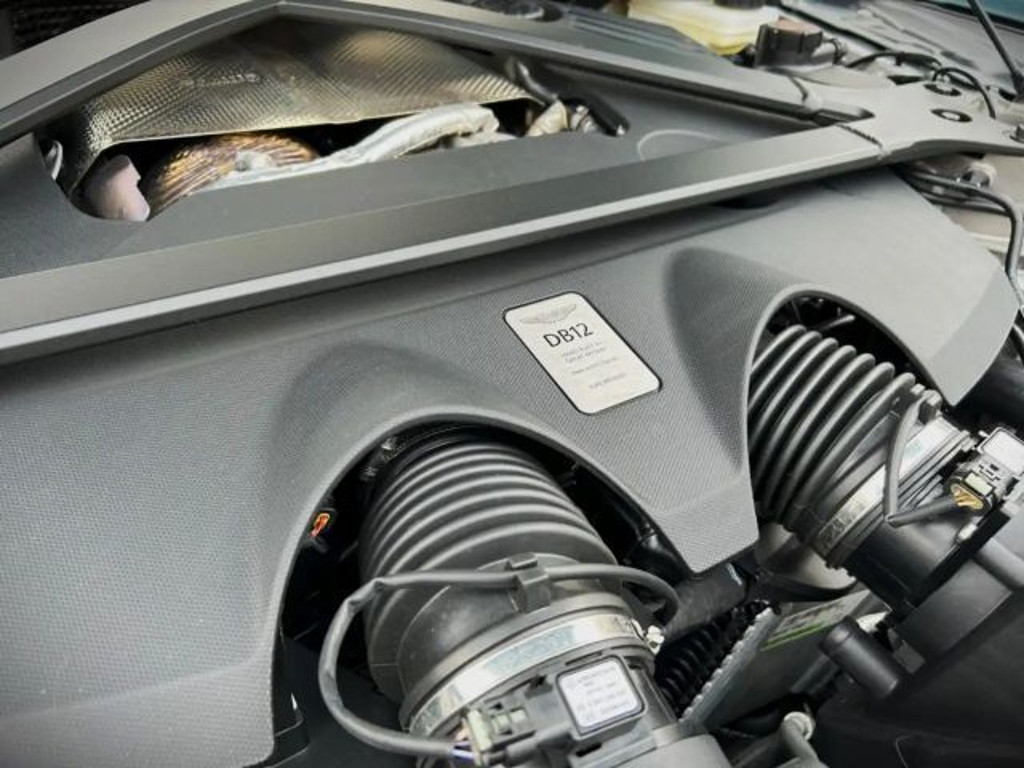 Aston Martin DB12