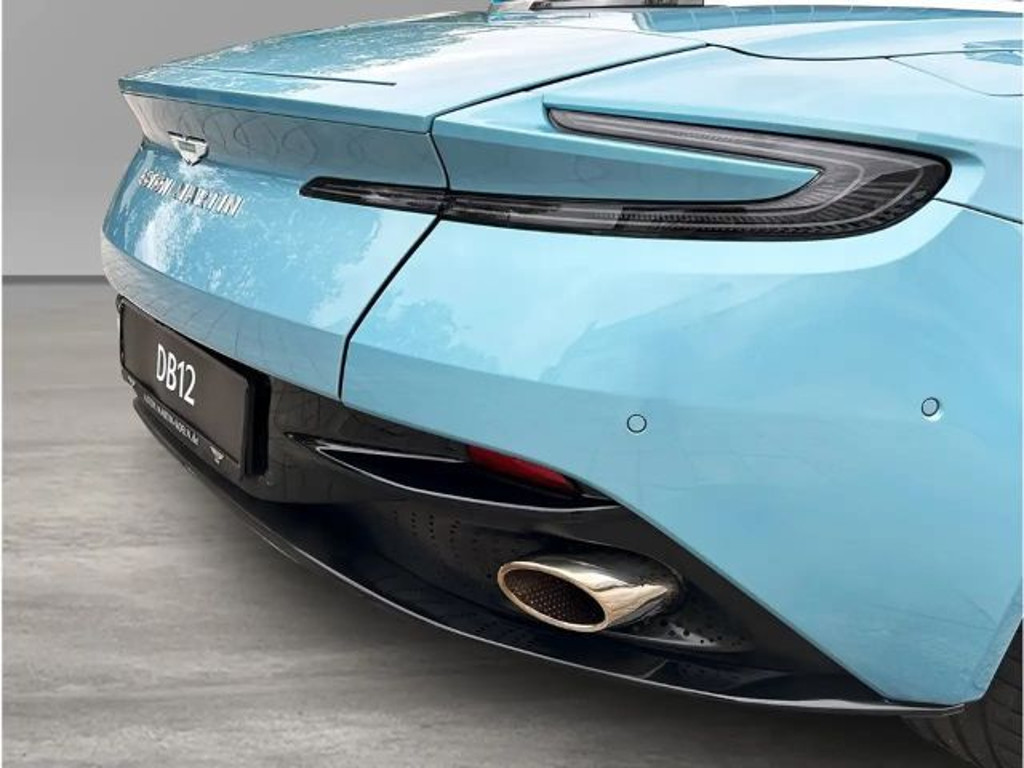 Aston Martin DB12