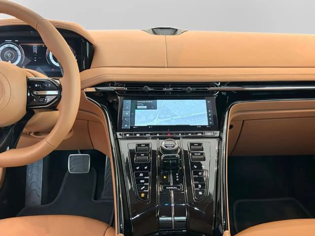 Aston Martin DB12
