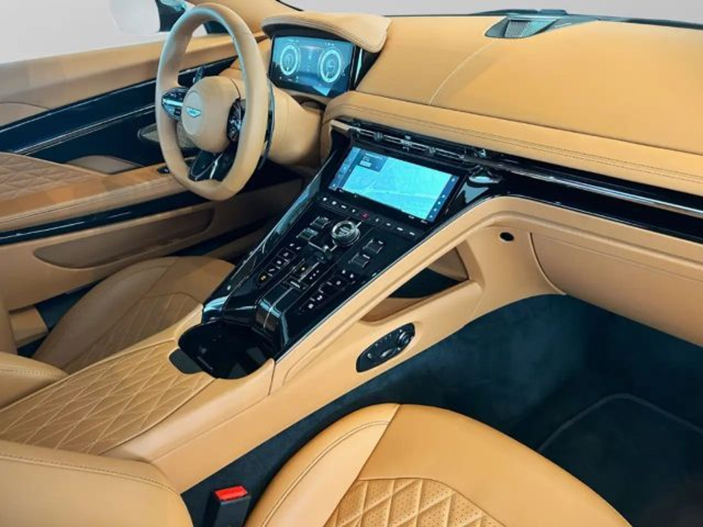 Aston Martin DB12