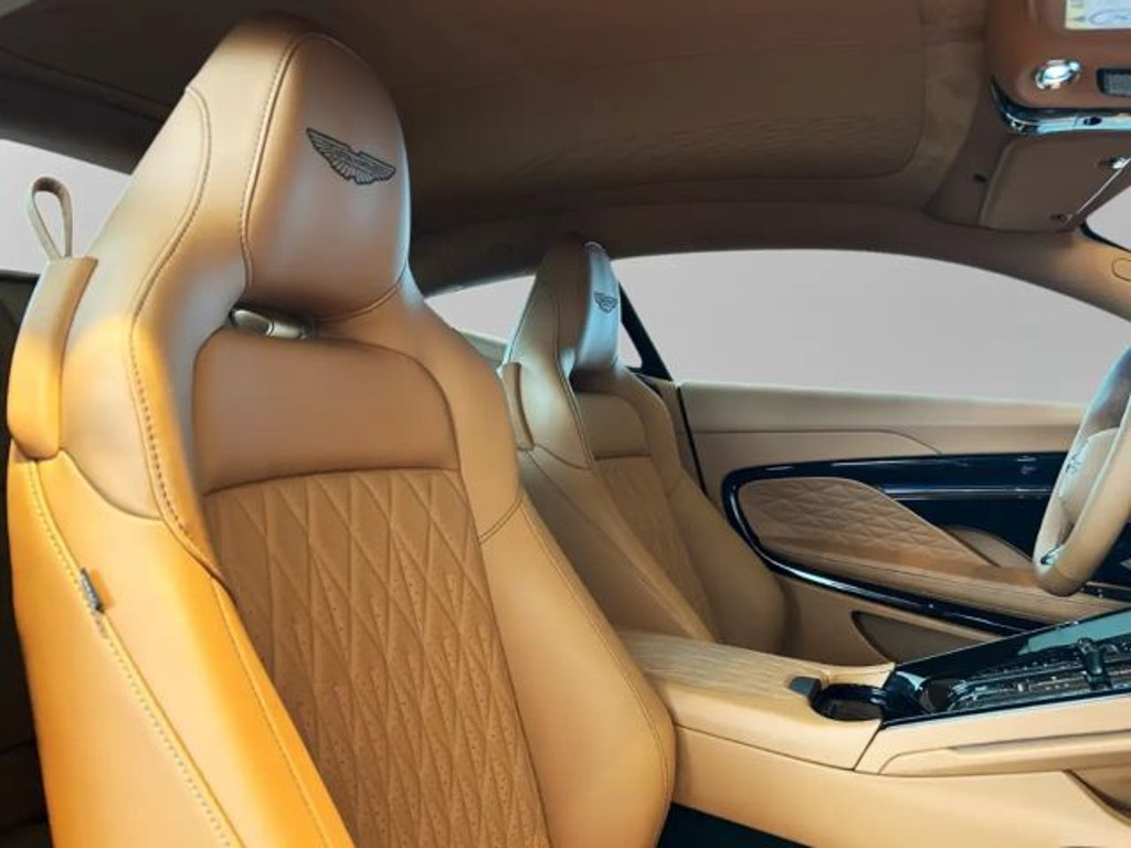Aston Martin DB12