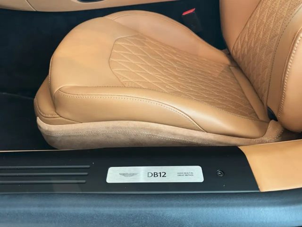 Aston Martin DB12