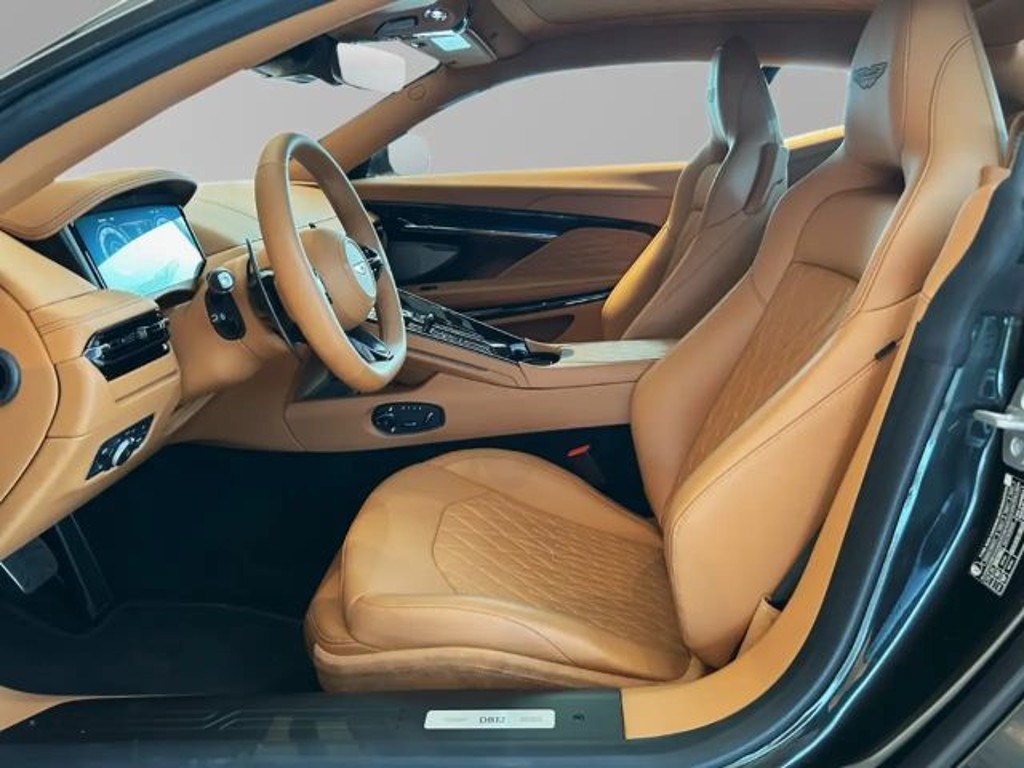 Aston Martin DB12