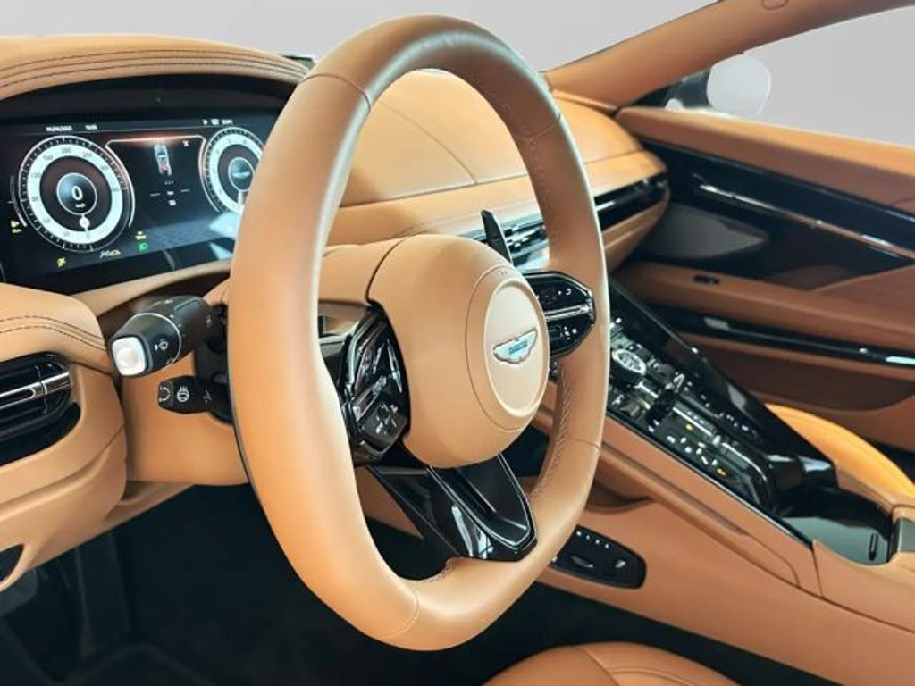 Aston Martin DB12