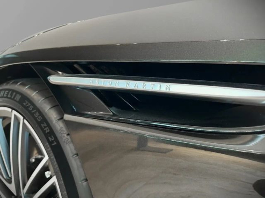 Aston Martin DB12