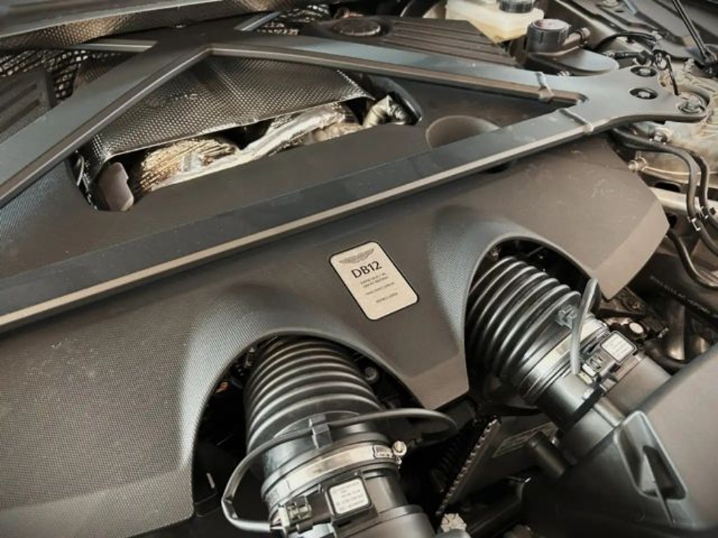 Aston Martin DB12