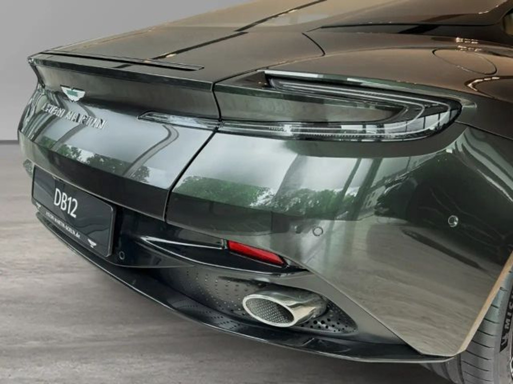 Aston Martin DB12
