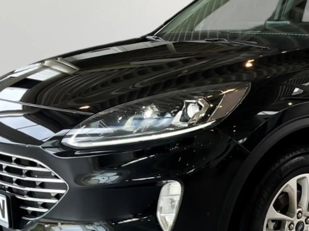 Ford Kuga Titanium Hybrid AWD