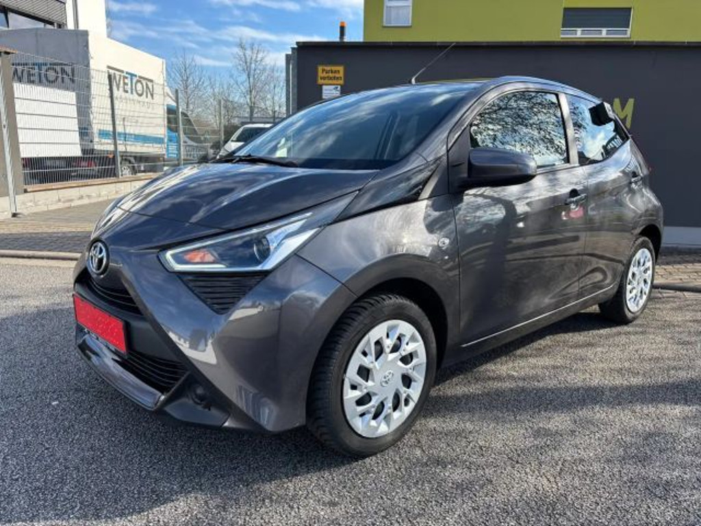 Toyota Aygo Hatchback X-play Play