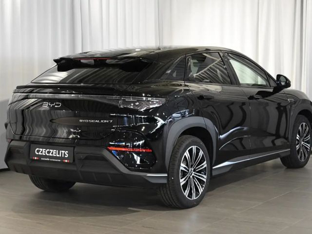 BYD Sealion 7