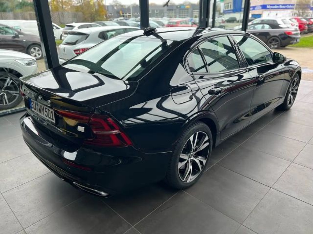 Volvo S60 AWD R-Design Recharge