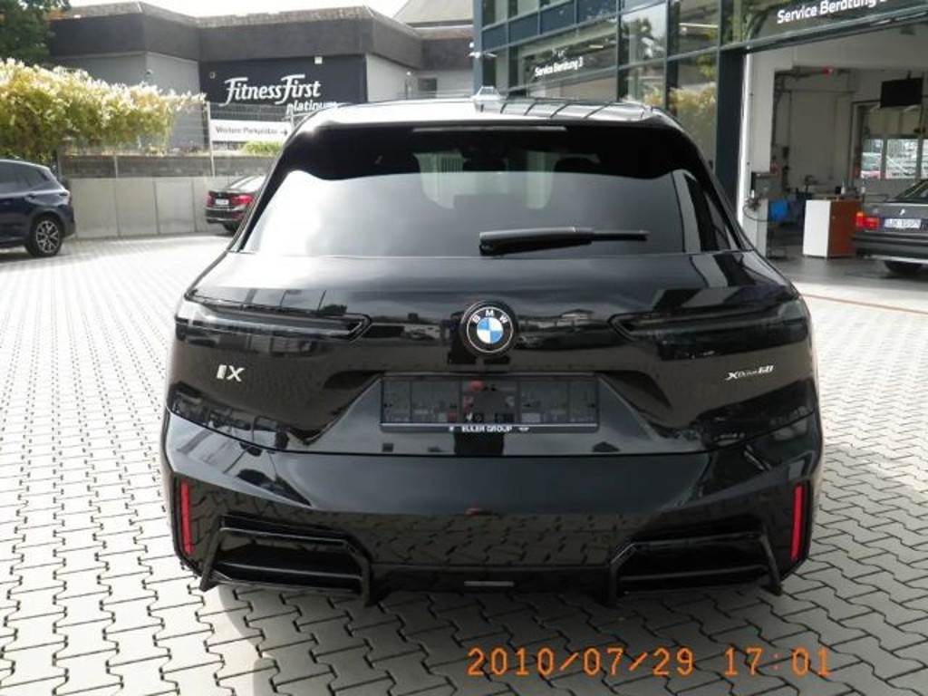 BMW iX