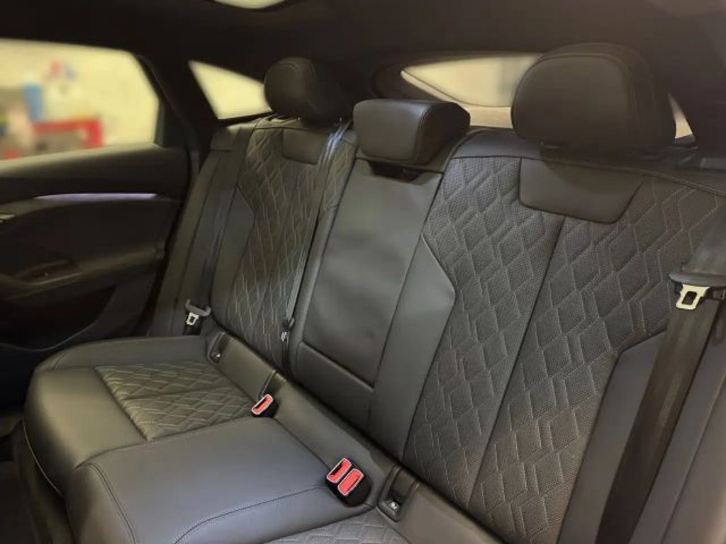 Audi S6 e-tron