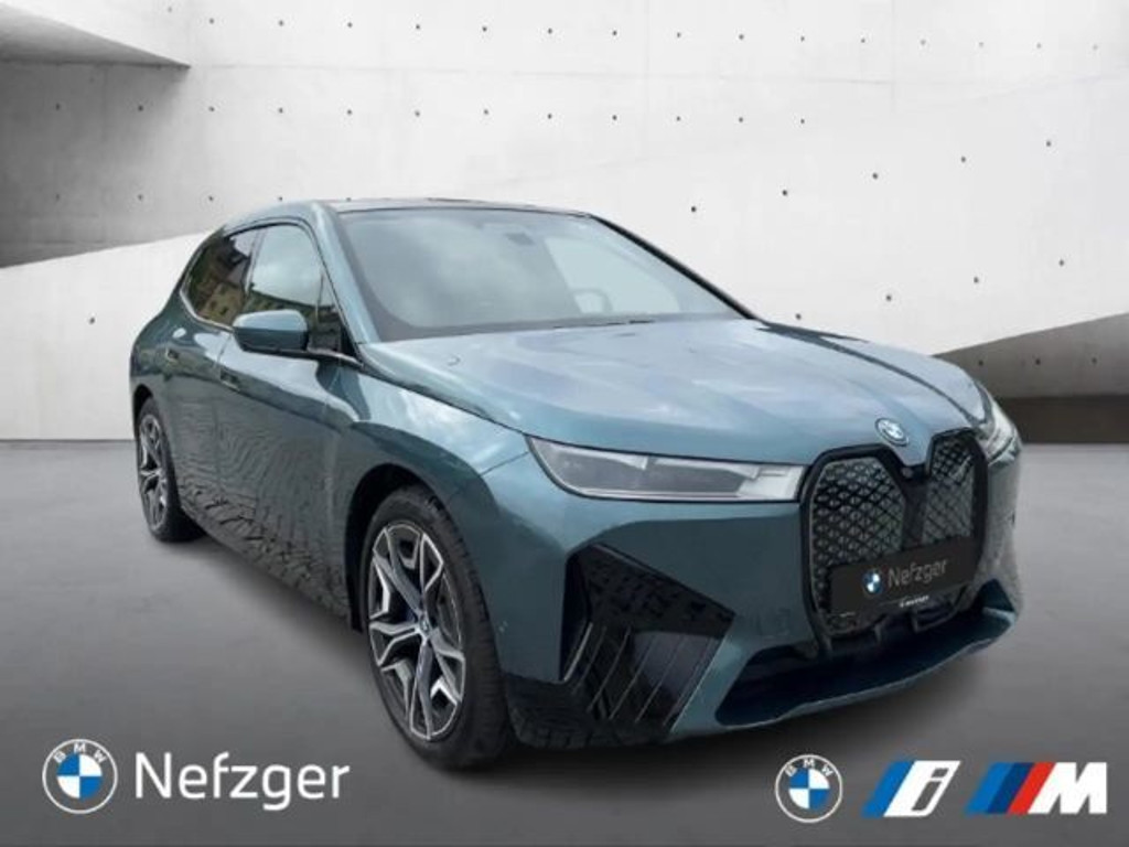 BMW iX