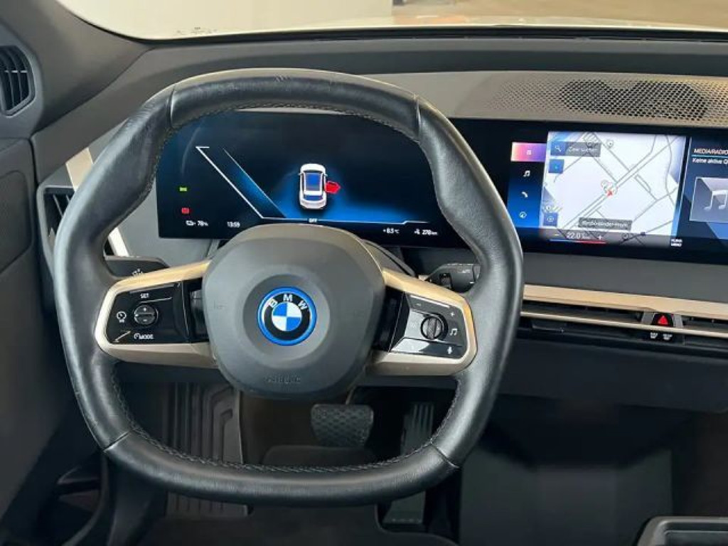 BMW iX