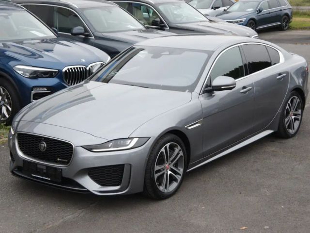 Jaguar XE R-Dynamic SE AWD