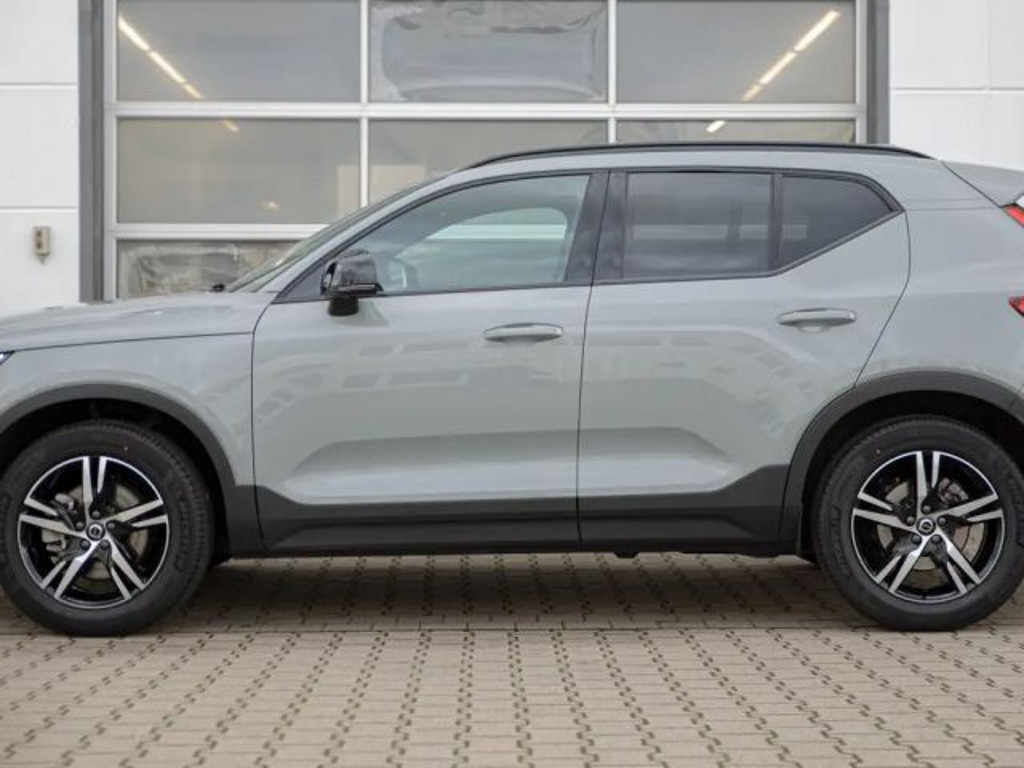 Volvo XC40 Business Plus Dark