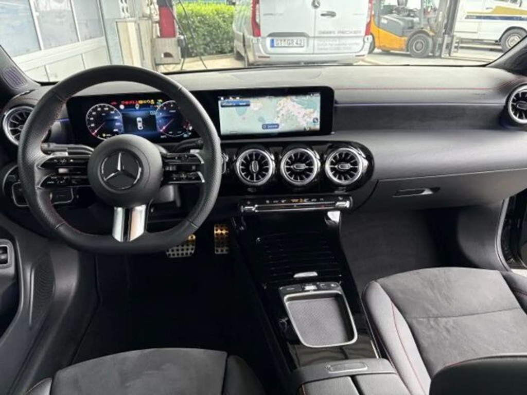 Mercedes-Benz CLA-Klasse CLA 200 AMG Line Coupé