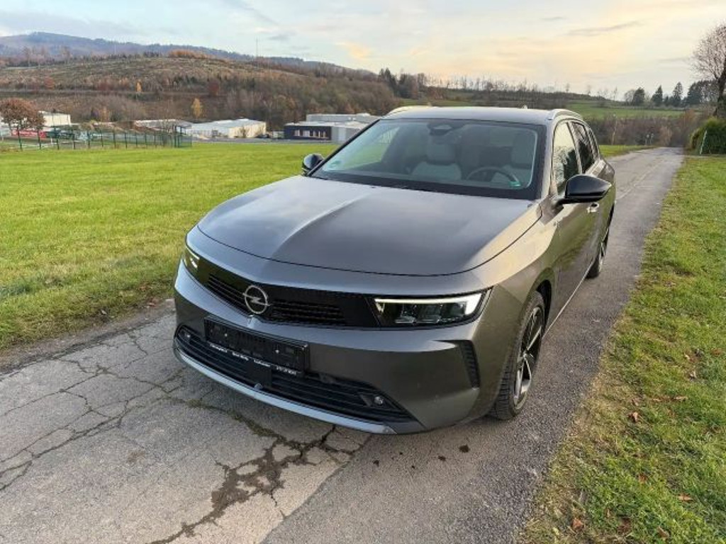 Opel Astra Sports Tourer Innovation Hybrid Elegance