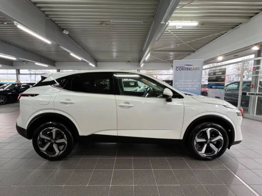 Nissan Qashqai 1.3 Connecta LED+KEYLESS+360°+ACC+VC uvm