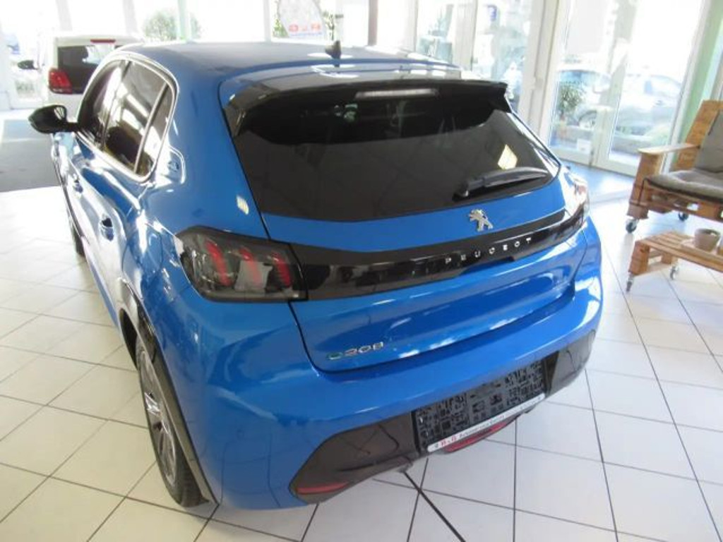 Peugeot e-208