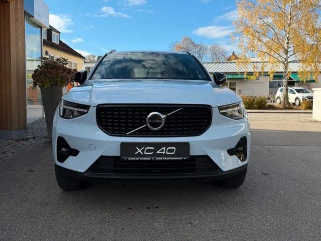 Volvo XC40 Plus Dark