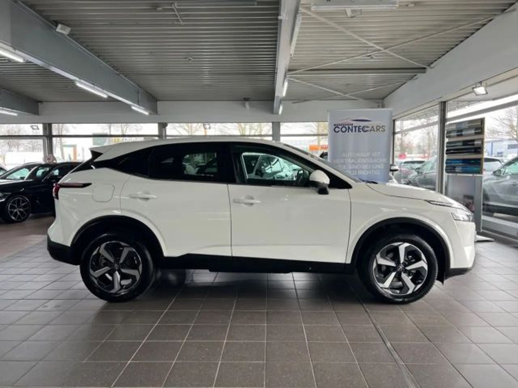 Nissan Qashqai 1.3 Connecta LED+KEYLESS+360°+ACC+VC uvm