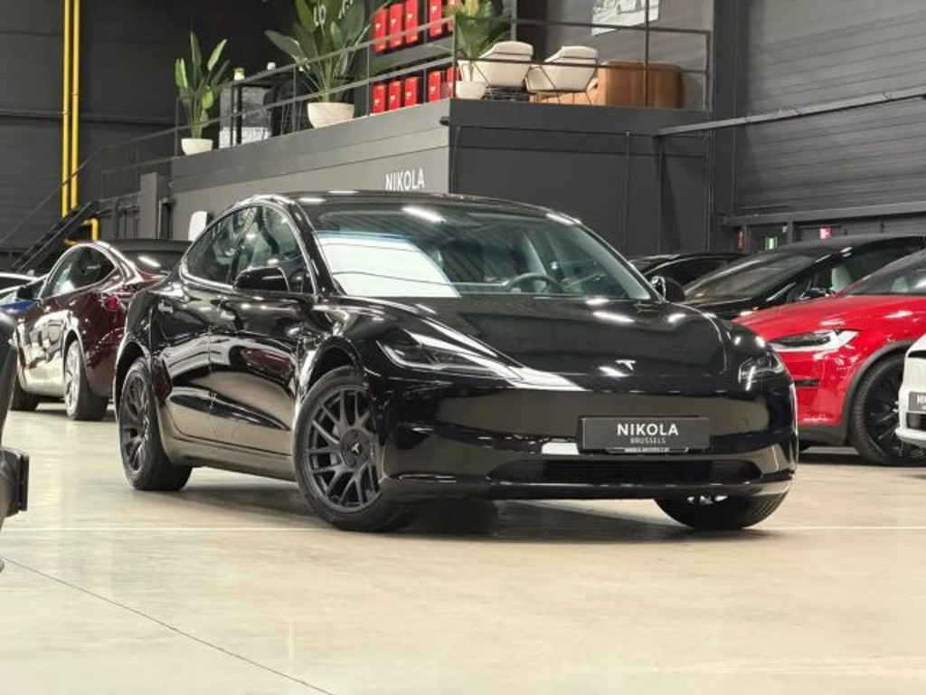 Tesla Model 3 RWD
