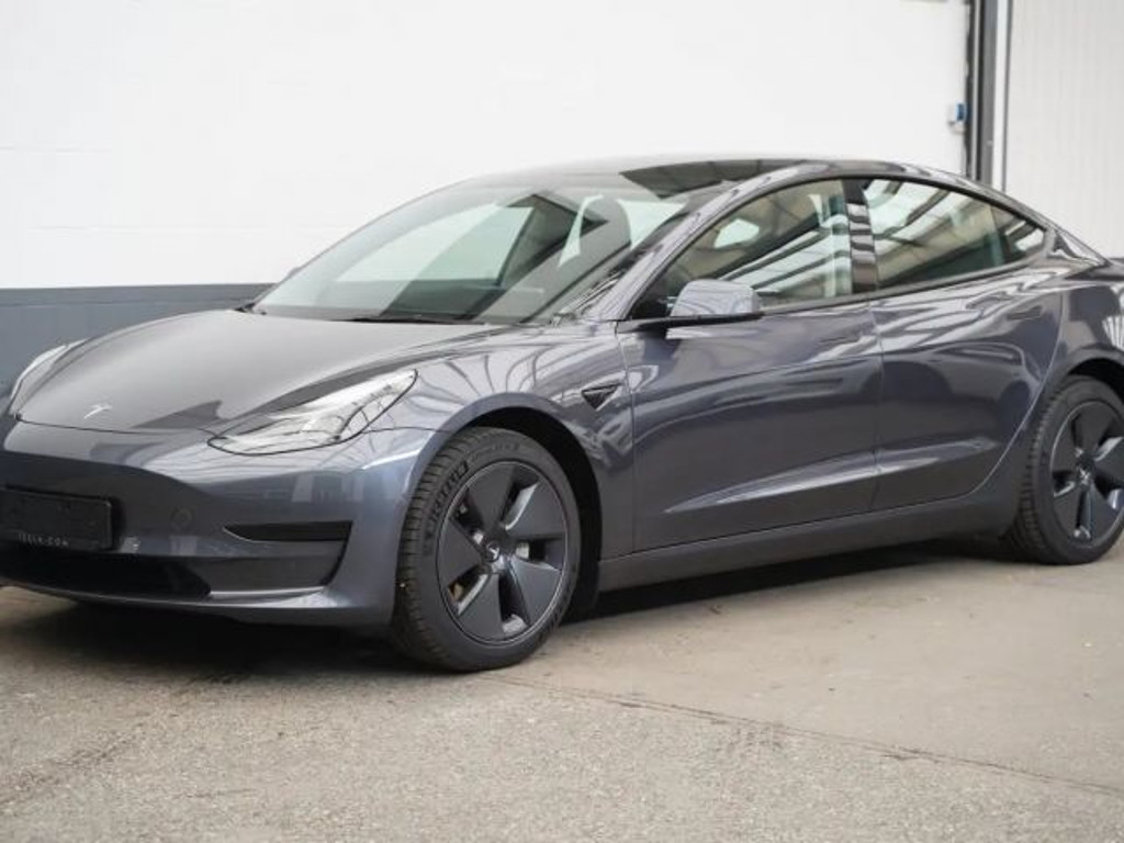 Tesla Model 3 Standard Range