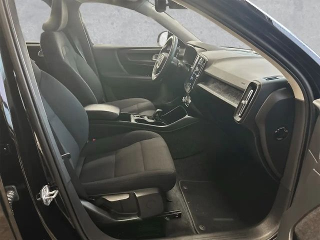Volvo XC40 Momentum Core