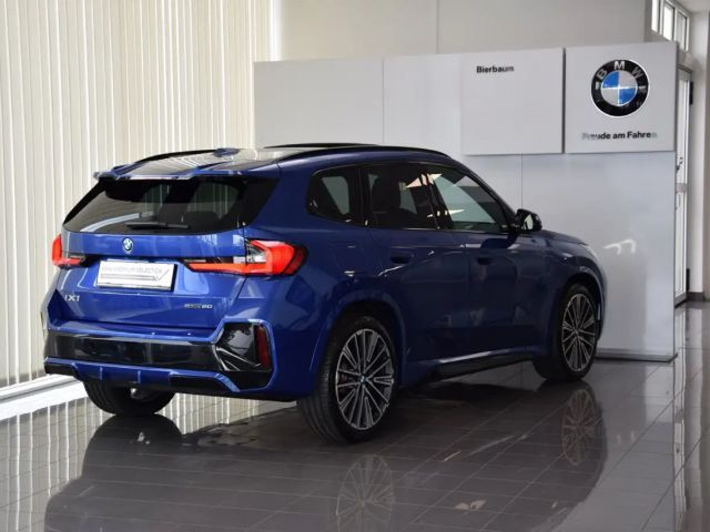 BMW iX1